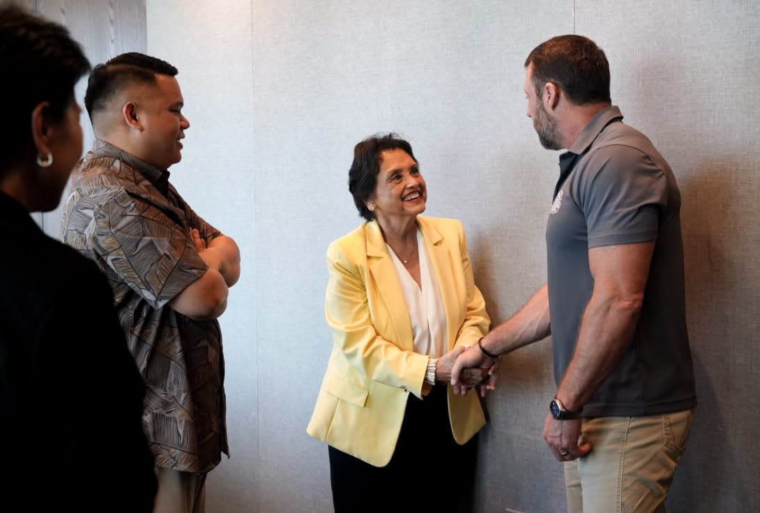 Governor meets with DHS official