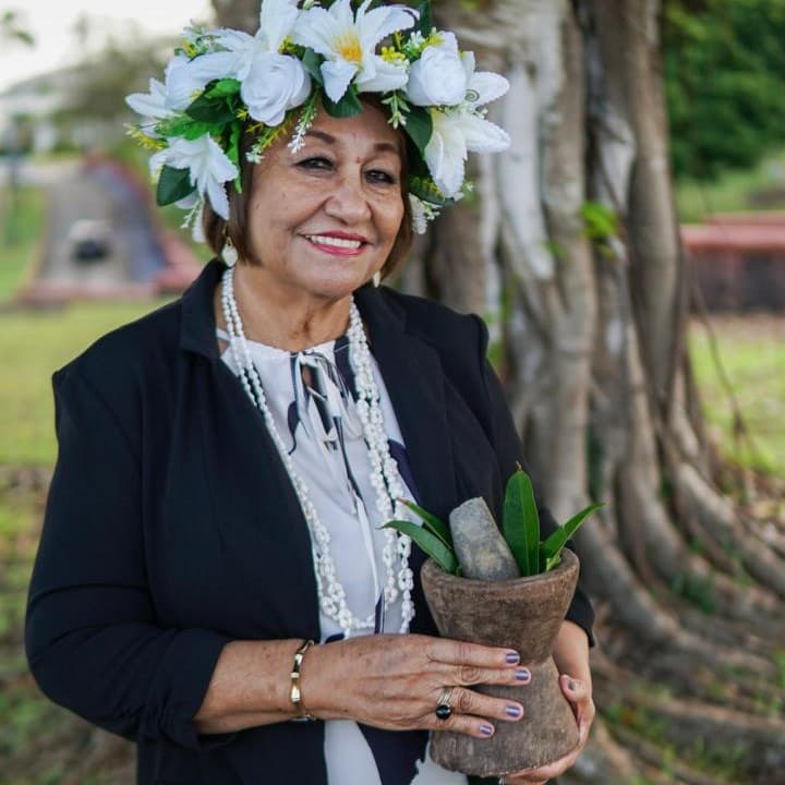 'Mama Lou' book preserves CHamoru healing plants