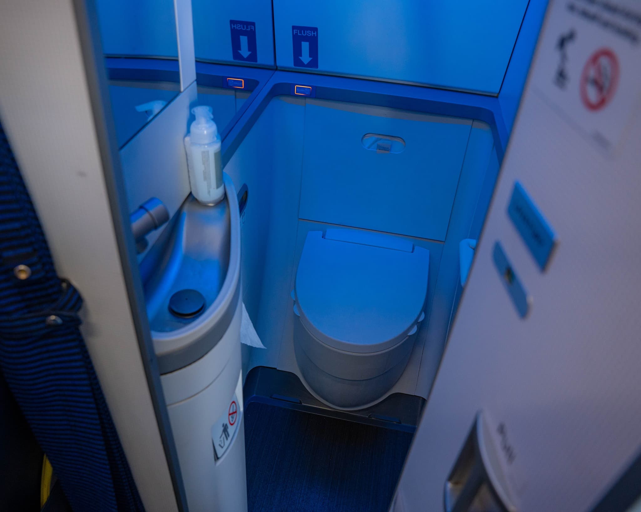 United unveils new Boeing 737 MAX 8 in Guam